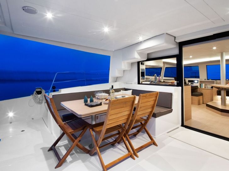 BALI 4.5 - aft dining area BALI 4.5 - aft dining area