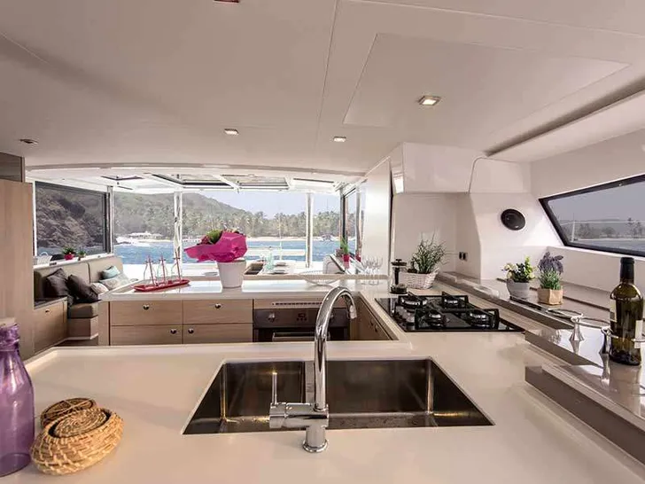 Bali 5.4 Galley Bali 5.4 Galley