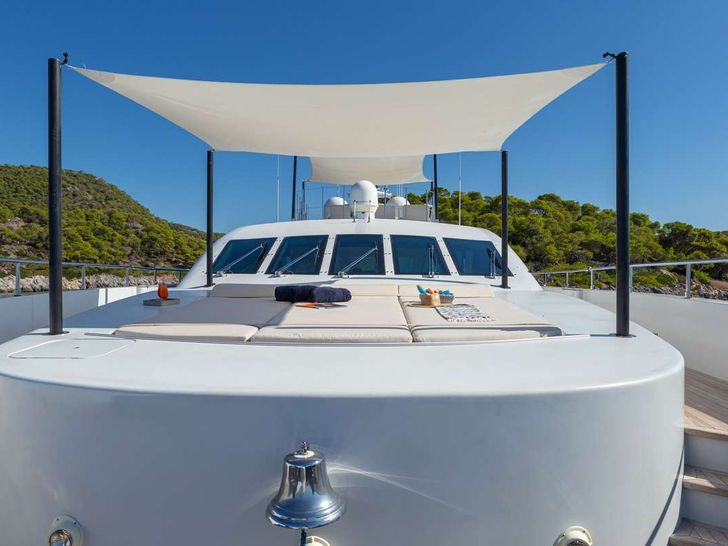 SEA WOLF Mondomarine 42m - foredeck sunbathing area SEA WOLF Mondomarine 42m - foredeck sunbathing area