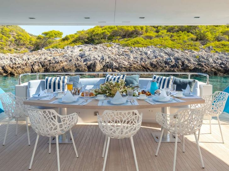 SEA WOLF Mondomarine 42m - alfresco dining area SEA WOLF Mondomarine 42m - alfresco dining area