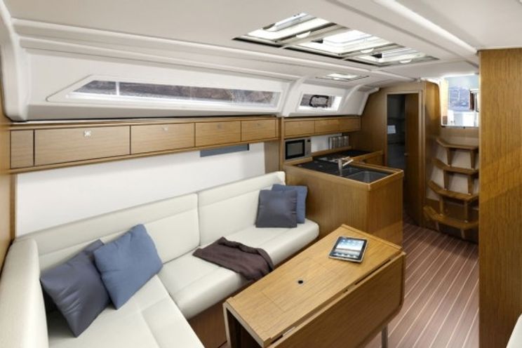 Charter Yacht Bavaria 37 - 3 Cabins - Tortola,BVI