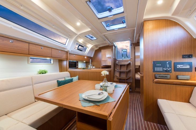 Charter Yacht Bavaria 37 - 2016 - 3 Cabins - Portisco