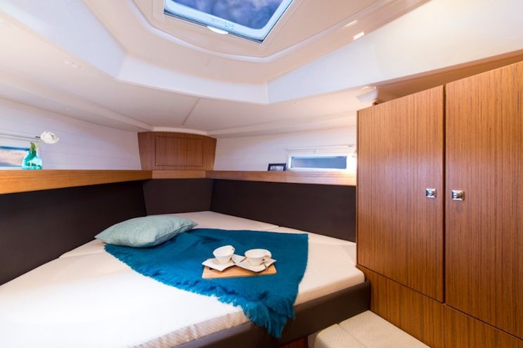 Charter Yacht Bavaria 37 - 2016 - 3 Cabins - Portisco