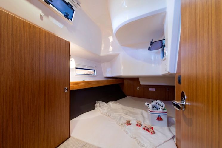Charter Yacht Bavaria 37 - 2016 - 3 Cabins - Portisco
