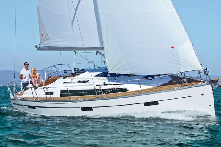Charter Yacht Bavaria 37 - 2016 - 3 Cabins - Portisco