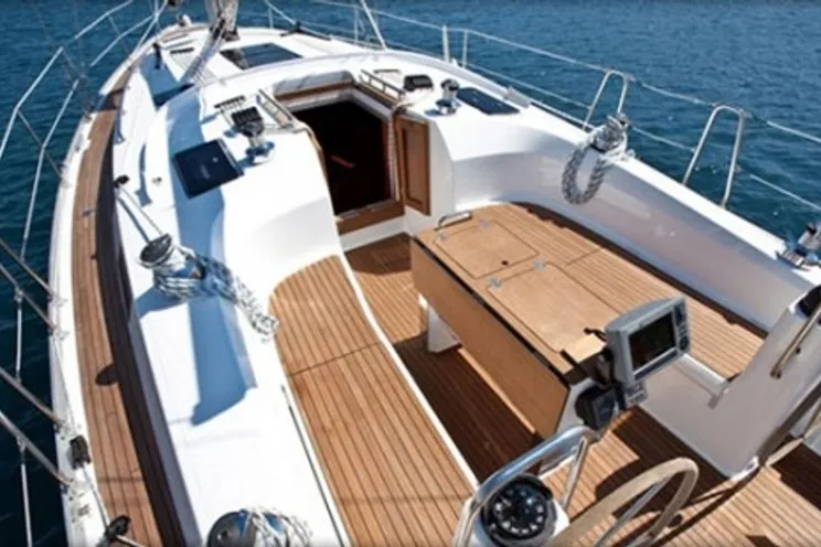 Charter Yacht Bavaria 40 - 3 Cabins - Tortola,BVI