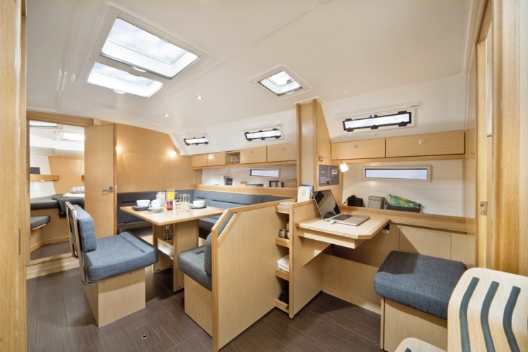 Charter Yacht Bavaria 40 Cruiser - 3 Cabins - Greece