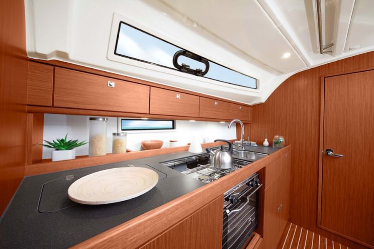 Charter Yacht Bavaria 41 Cruiser - 3 Cabins - 2017 - Trogir