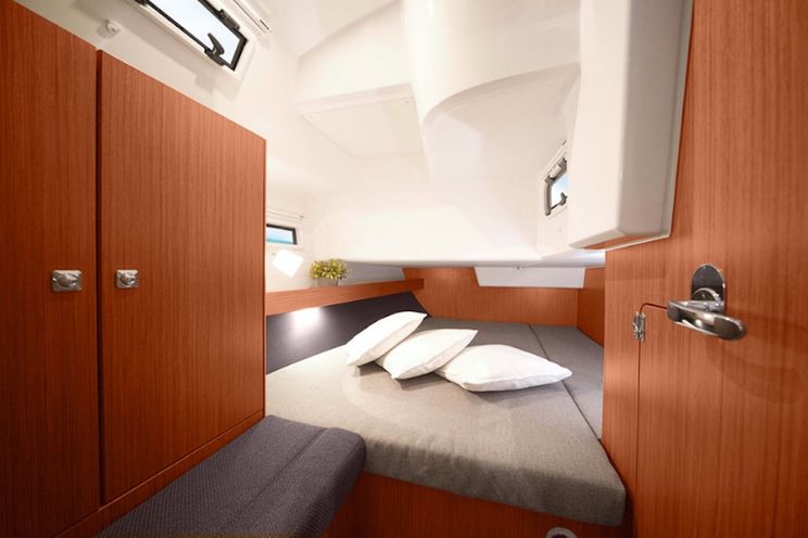 Charter Yacht Bavaria 41 Cruiser - 3 Cabins - 2017 - Trogir