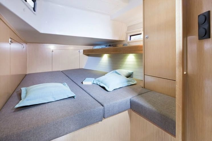 Charter Yacht Bavaria 45 - 4 Cabins - Ibiza - Barcelona