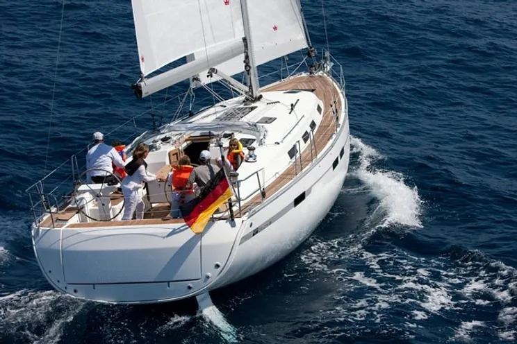 Charter Yacht Alinde