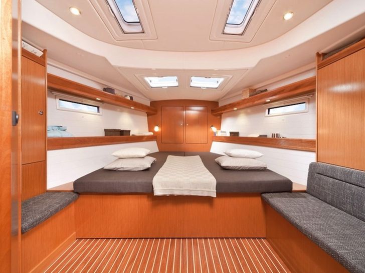 Bavaria 50 Cruiser Front Cabin