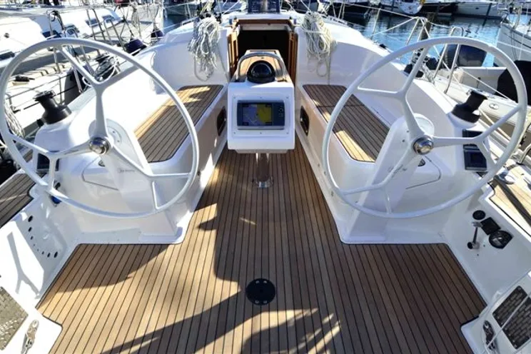 Charter Yacht Bavaria Cruiser 37 - 3 Cabins - Palma de Mallorca