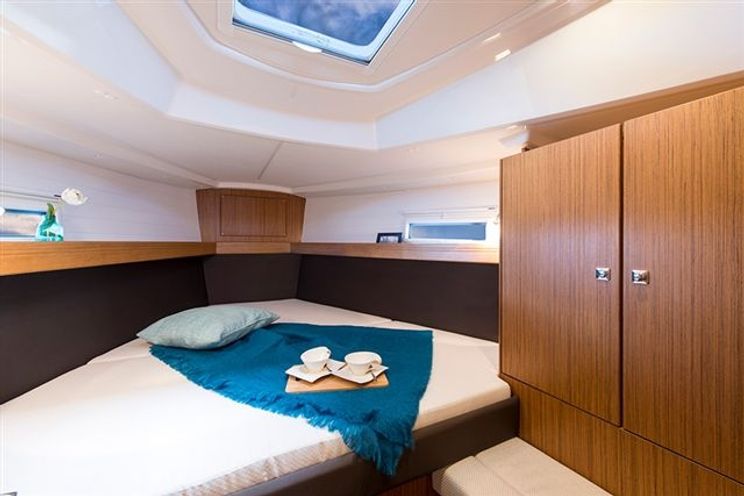 Charter Yacht Bavaria Cruiser 37 - 3 Cabins - Palma de Mallorca