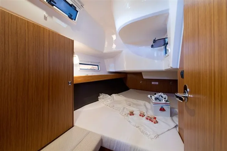 Charter Yacht Bavaria Cruiser 37 - 3 Cabins - Palma de Mallorca