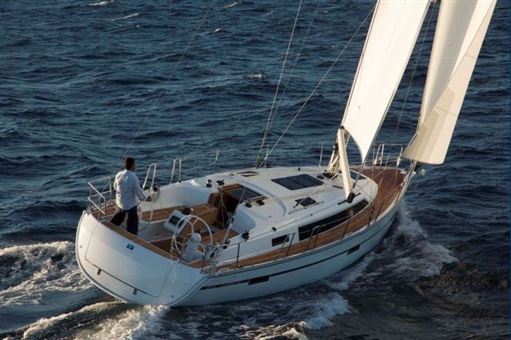 Charter Yacht Bavaria Cruiser 37 - 3 Cabins - Palma de Mallorca
