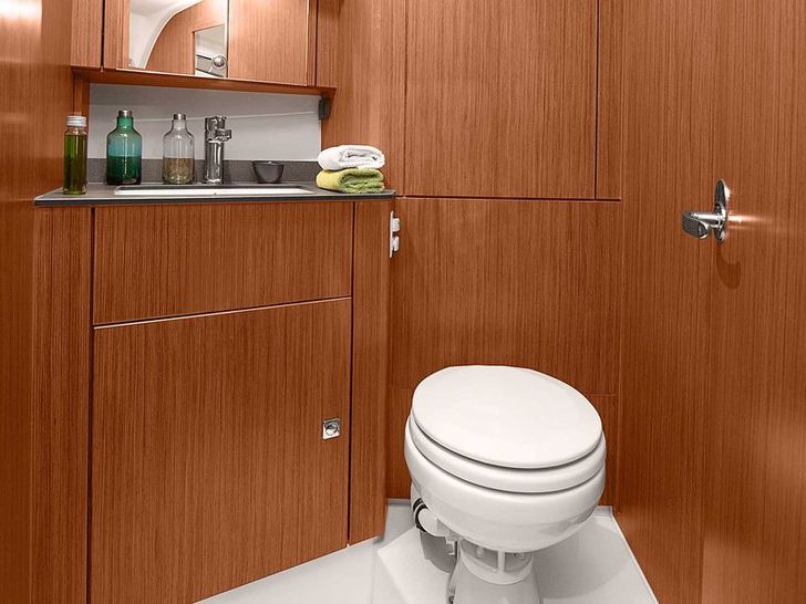 Bavaria 41 Cruiser Bathroom