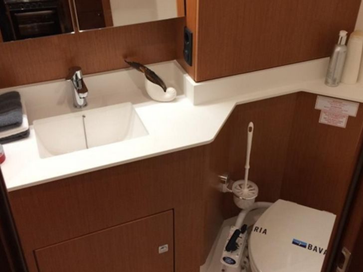 Bavaria 45 -Toilet Bavaria 45 -Toilet