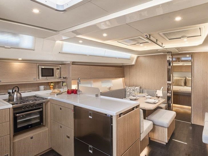 Bavaria 45 - Galley