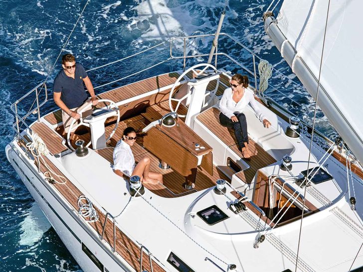 Bavaria Cruiser 46 Helm