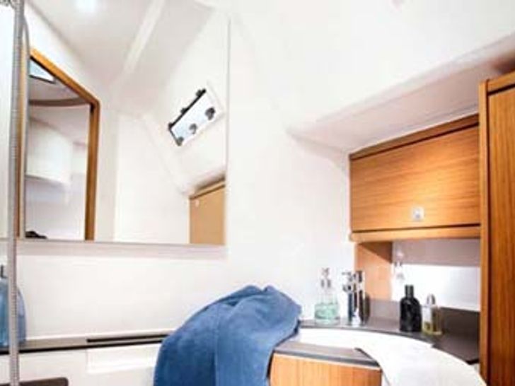 Bavaria 46 - Shower Bavaria 46 - Shower