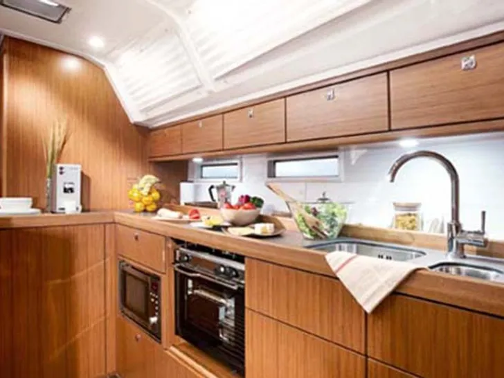 Bavaria 46 - Kitchen Bavaria 46 - Kitchen