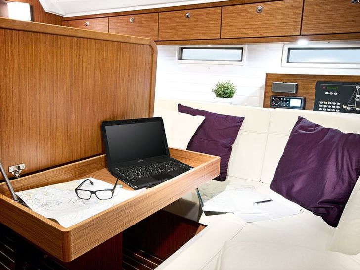 Bavaria Cruiser 46 Salon Bavaria Cruiser 46 Salon