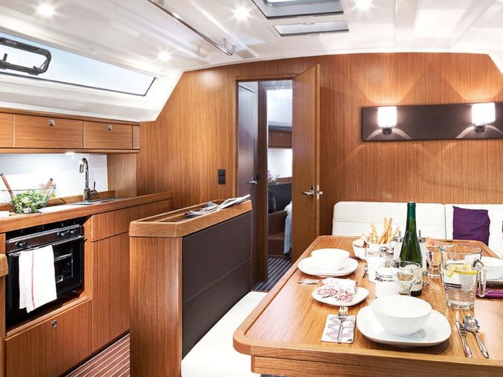 Bavaria Cruiser 46 Salon Bavaria Cruiser 46 Salon