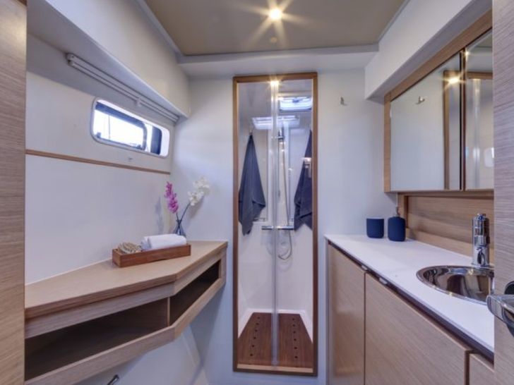 Bavaria Nautitech Open 40 Bathroom Bavaria Nautitech Open 40 Bathroom