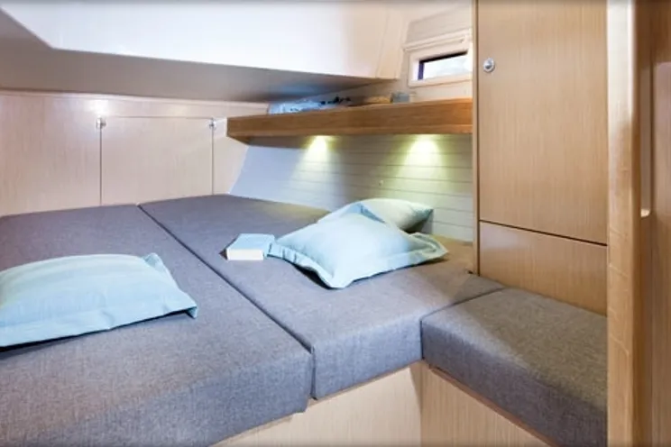 Charter Yacht Bavria 45-3 cabins-Annapolis