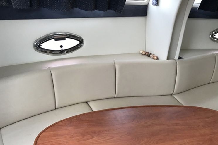 Charter Yacht Bayliner 35 - Day charter - 2008 - Nassau - Rose Island - Exumas