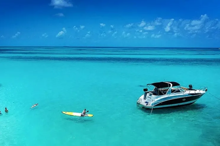 Charter Yacht Bayliner 35 - Day charter - 2008 - Nassau - Rose Island - Exumas