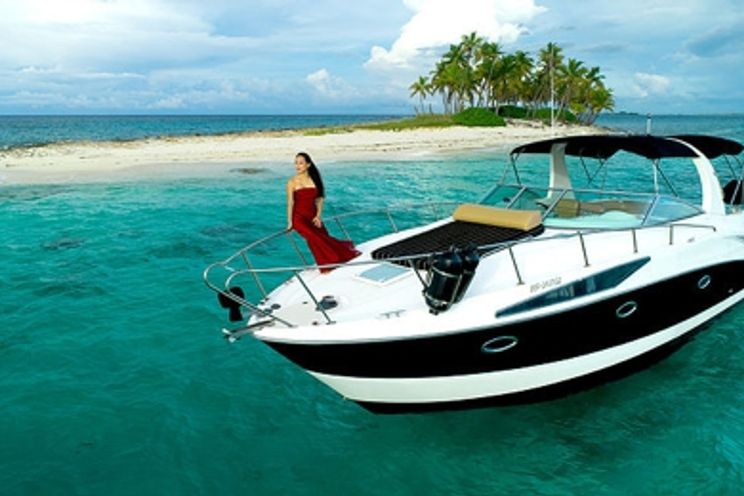 Charter Yacht Bayliner 35 - Day charter - 2008 - Nassau - Rose Island - Exumas
