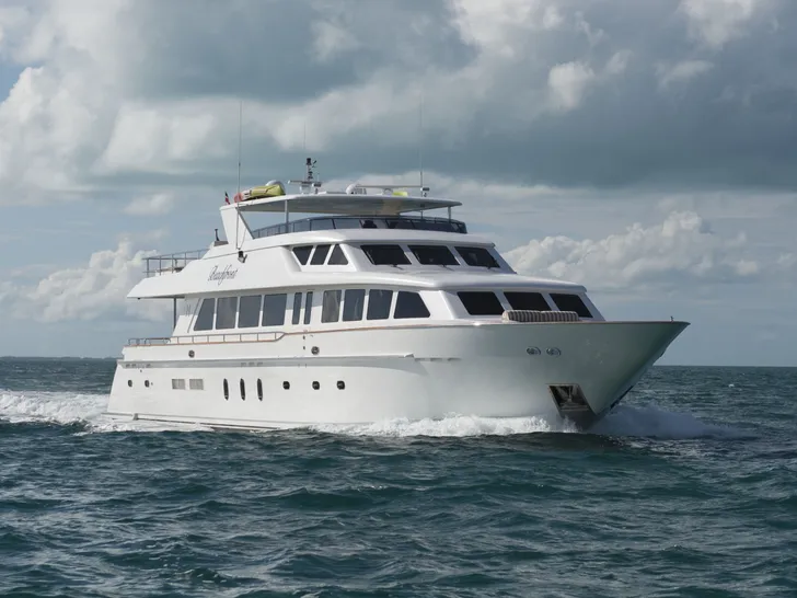 BEACHFRONT - Crewed Motor Yacht - Cruising BEACHFRONT - Crewed Motor Yacht - Cruising