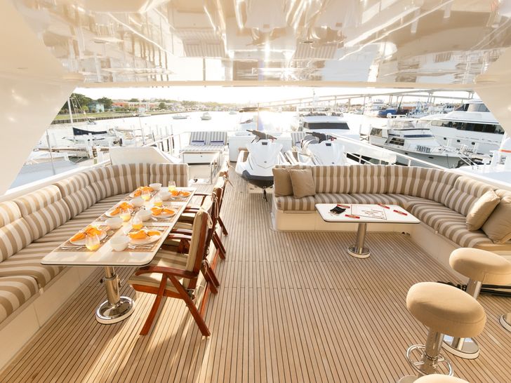 BEACHFRONT - Crewed Motor Yacht - Flybridge BEACHFRONT - Crewed Motor Yacht - Flybridge