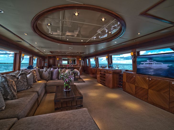 BEACHFRONT - Crewed Motor Yacht - Salon