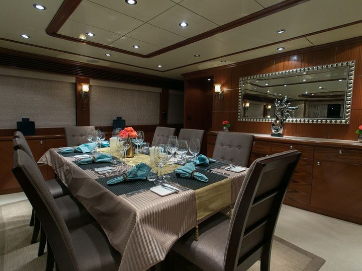 BEACHFRONT - Crewed Motor Yacht - Dining BEACHFRONT - Crewed Motor Yacht - Dining