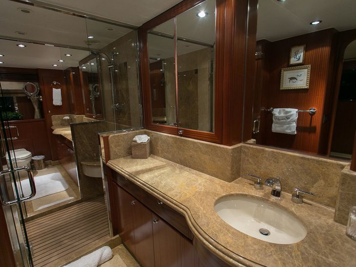 BEACHFRONT - Crewed Motor Yacht - Master Ensuite