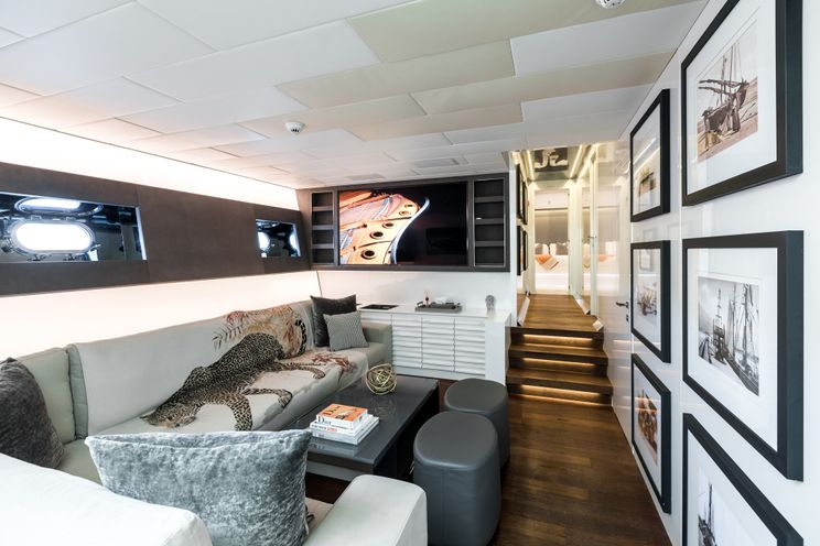 Charter Yacht BEACHOUSE - Mangusta 130 - 4 Cabins - Monaco - Cannes - St Tropez - French Riviera