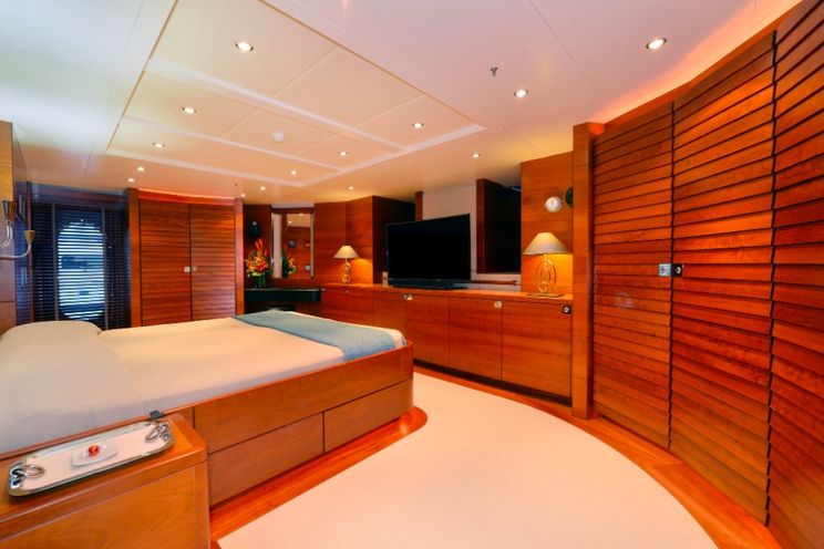 Charter Yacht BELUGA - Moonen 34m - 5 Cabins - Australia - Whitsundays - Solomon Islands - Papau New Guinea