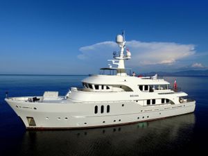 BELUGA - Moonen 34m - 5 Cabins - Australia - Whitsundays - Solomon Islands - Papau New Guinea BELUGA - Moonen 34m - 5 Cabins - Australia - Whitsundays - Solomon Islands - Papau New Guinea