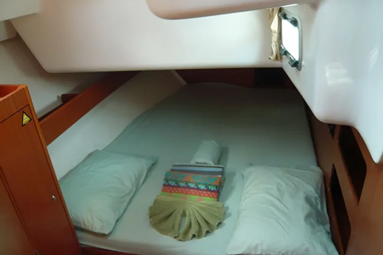 Charter Yacht ISLE DANCE II