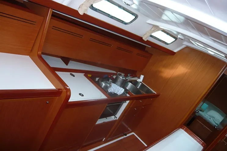 Charter Yacht ISLE DANCE II