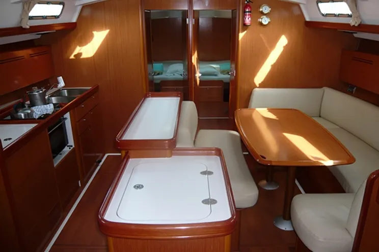 Charter Yacht ISLE DANCE II