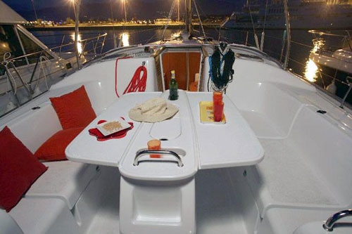 Charter Yacht Beneteau Cyclades 43.4 - 4 Cabins - Malta