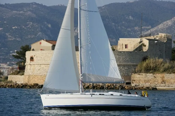 Charter Yacht Beneteau Cyclades 43.4 - 4 Cabins - Malta