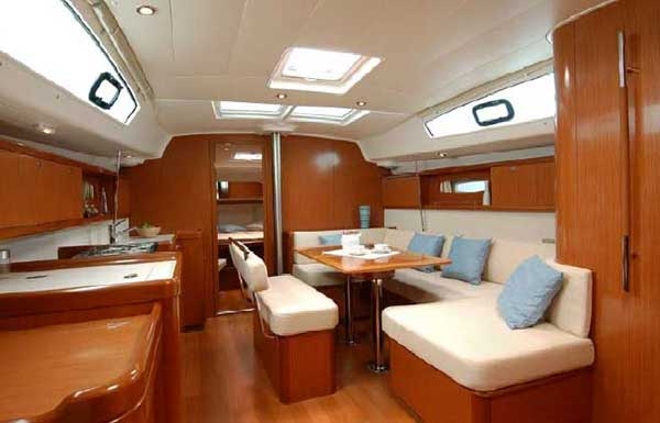 Charter Yacht Beneteau Oceanis 43 - 4 Cabins - Puntone - Portorosa