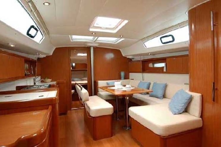 Charter Yacht Beneteau Oceanis 43 - 4 Cabins - Puntone - Portorosa