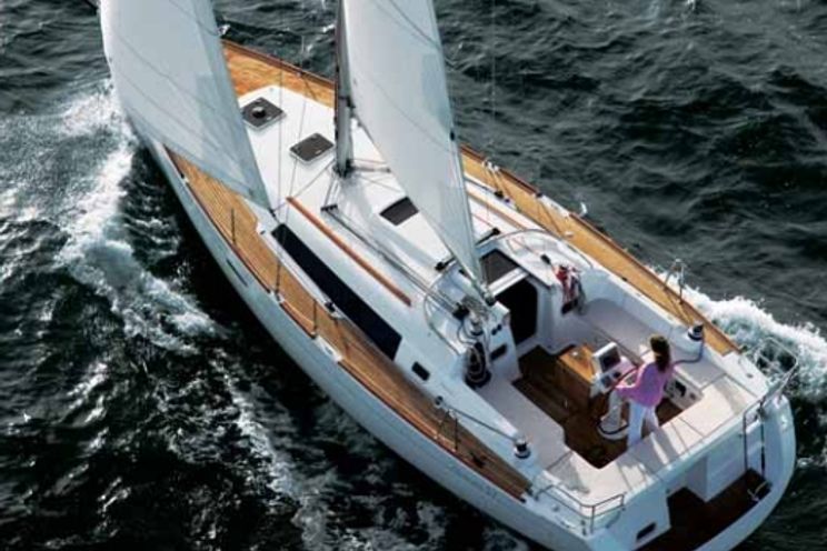 Charter Yacht Beneteau Oceanis 37 - Genie - 3 Cabins - Greece