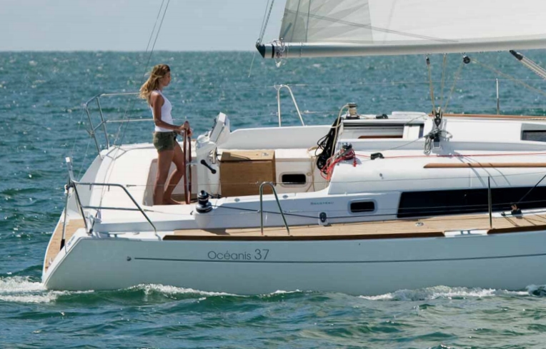 Charter Yacht Beneteau Oceanis 37 - Genie - 3 Cabins - Greece